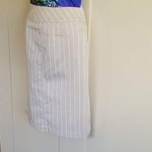 5 for $25. H&M skirt. Cotton/nylon. Size 6.